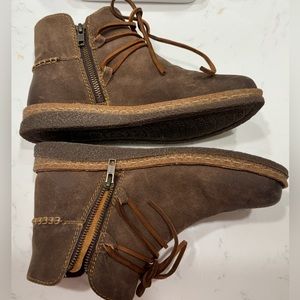 BORN Womens Calyn bootie in taupe size 9 Like New worn once